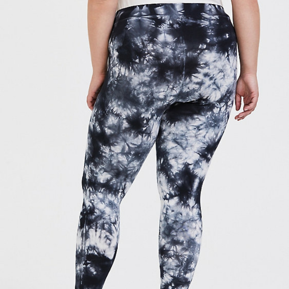NWT Torrid Tie Dye Crop Premium Legging - 5X - Picture 2 of 4